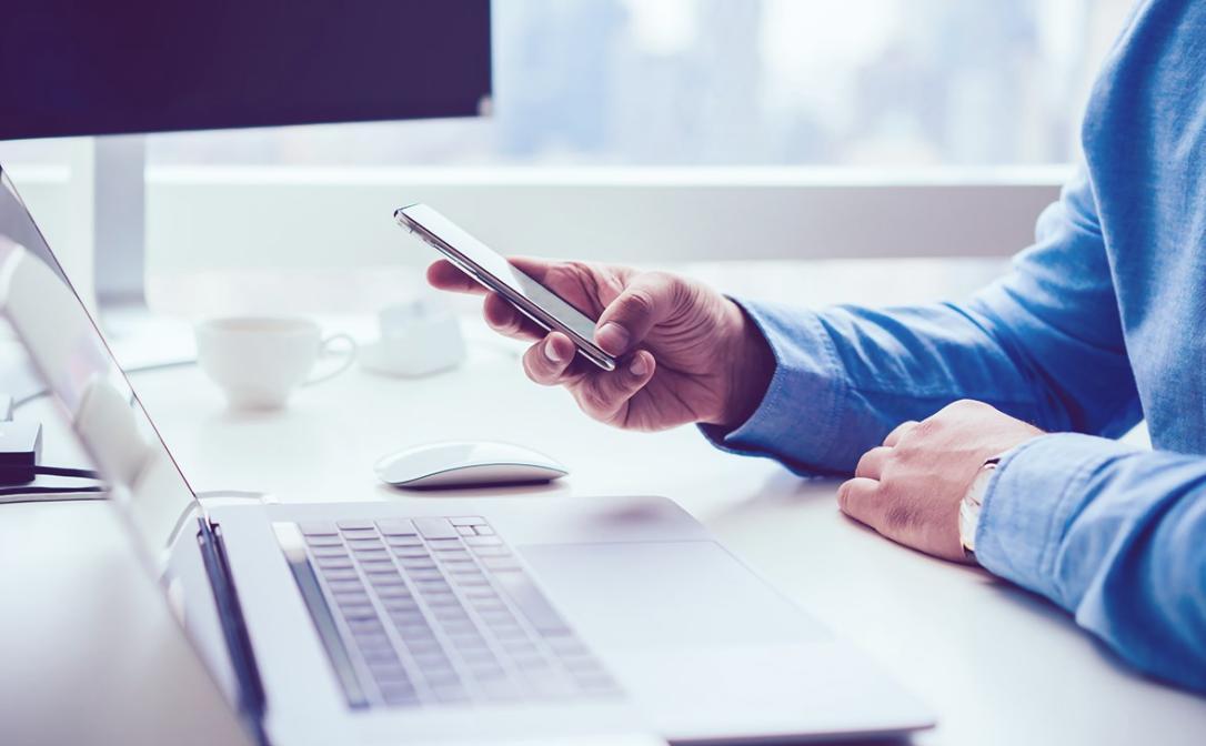 Lernende bei praktischen Analytics-Übungen